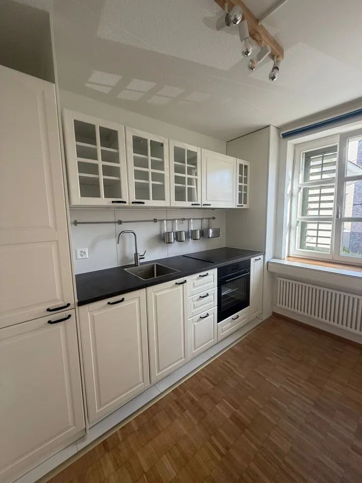 Charmante 2.5-Zimmer-Wohnung an bester Lage – nur 1 Gehminute vom Bahnhof