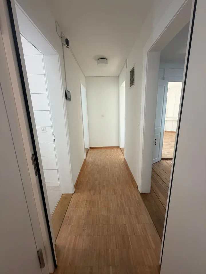Charmante 2.5-Zimmer-Wohnung an bester Lage – nur 1 Gehminute vom Bahnhof