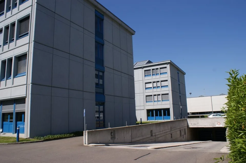 Tiefgaragenplätze an der Grüzefeldstrasse 41