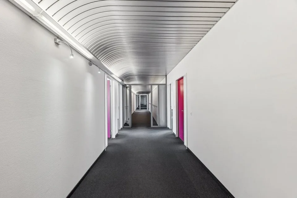 Ausgebaute Büro- und Gewerbeflächen mit viel Potential