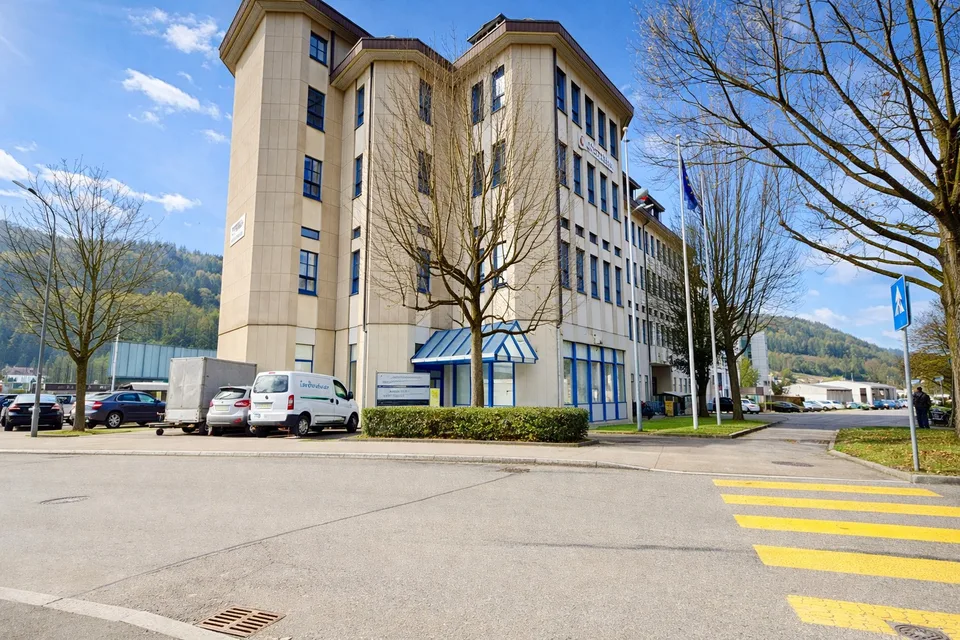 Grosszügige Bürofläche mit 7 ausgebauten Büroräumen in Winterthur