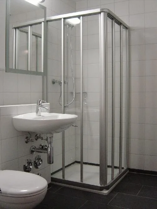 moderne helle Wohnung mit grossem Sitzplatz