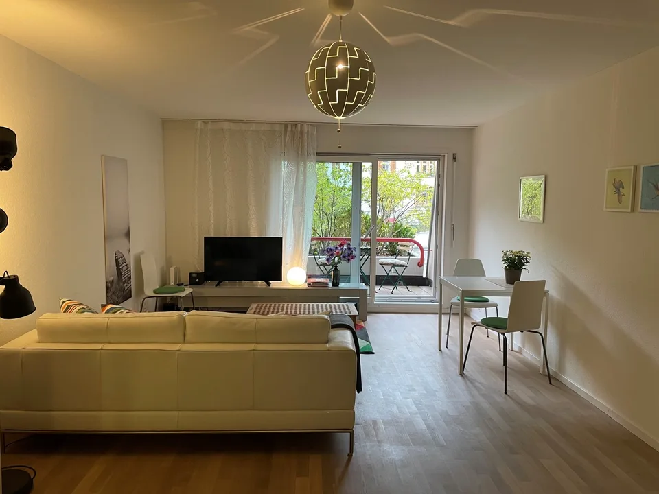 Möblierte Wohnung mit Balkon / Fully furnished studio apartment with balcony