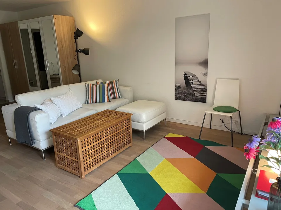 Möblierte Wohnung mit Balkon / Fully furnished studio apartment with balcony
