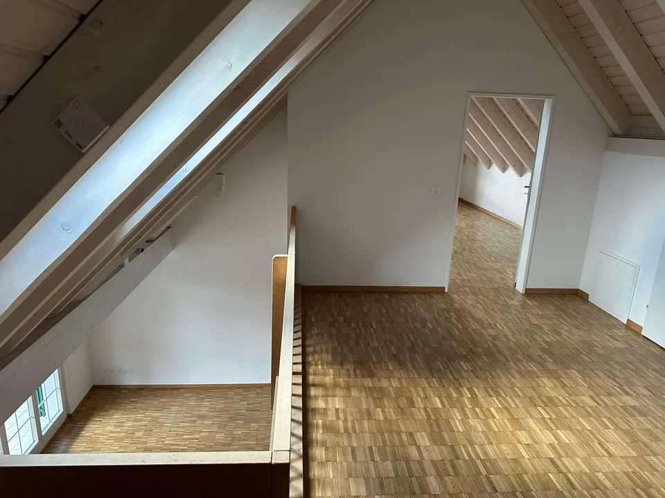 "Grosszügige 5.5-Zimmer-Dachwohnung in Buchs ZH"