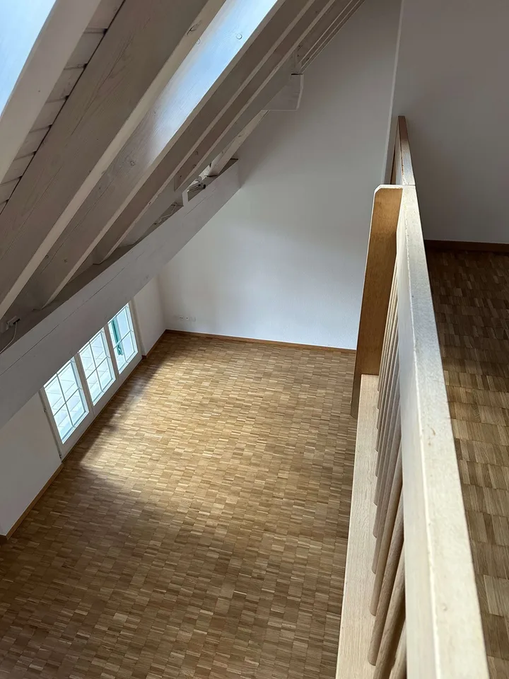 "Grosszügige 5.5-Zimmer-Dachwohnung in Buchs ZH"