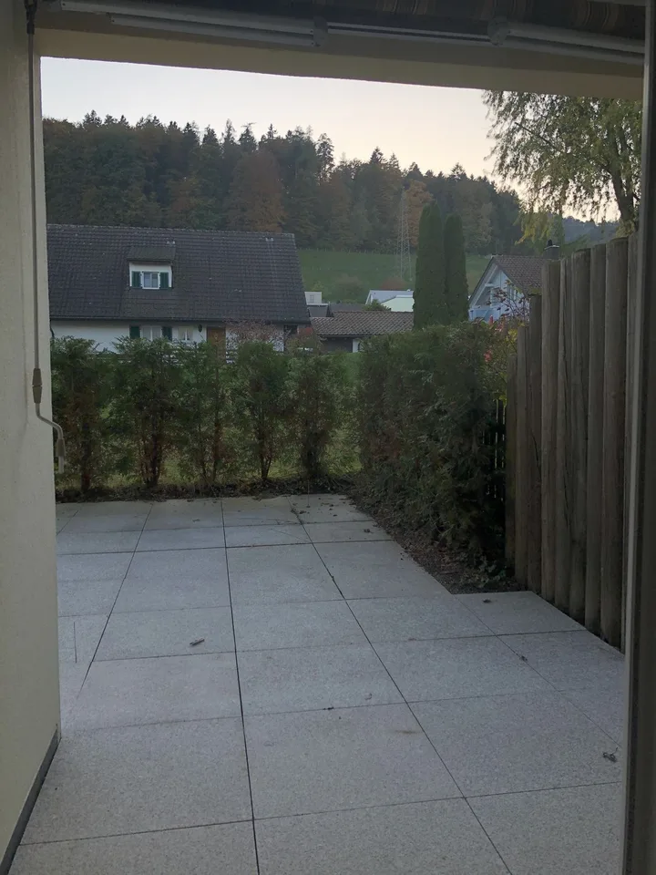 Zweitbezug: Neu renovierte Wohnung mit Garten