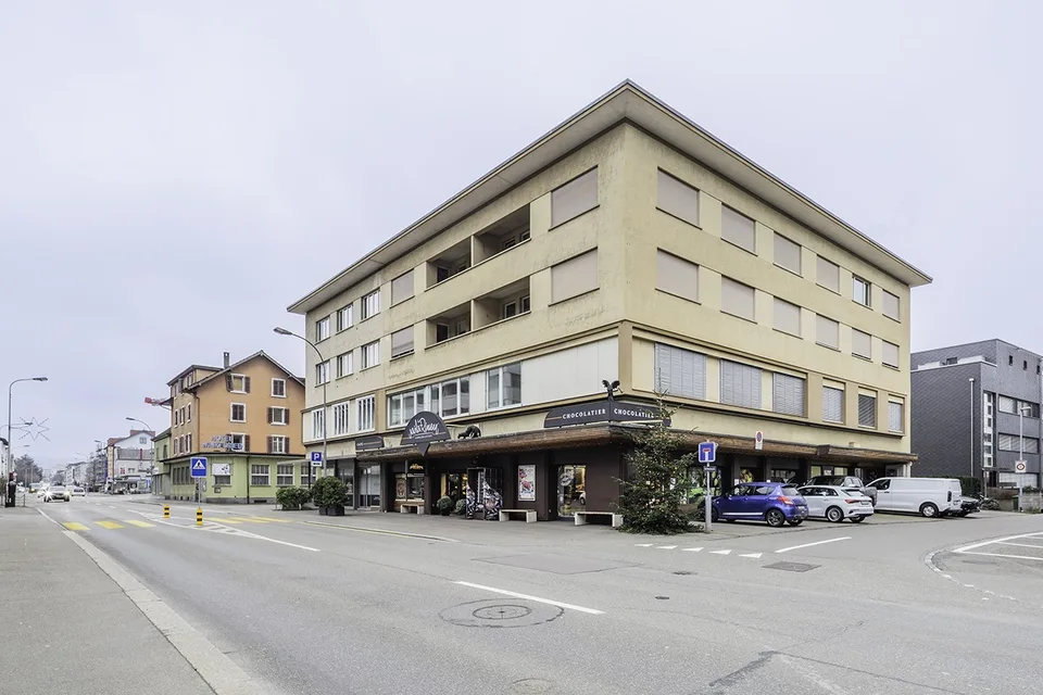 Attraktives WG-Zimmer mit Arbeitsplatz und viel Licht