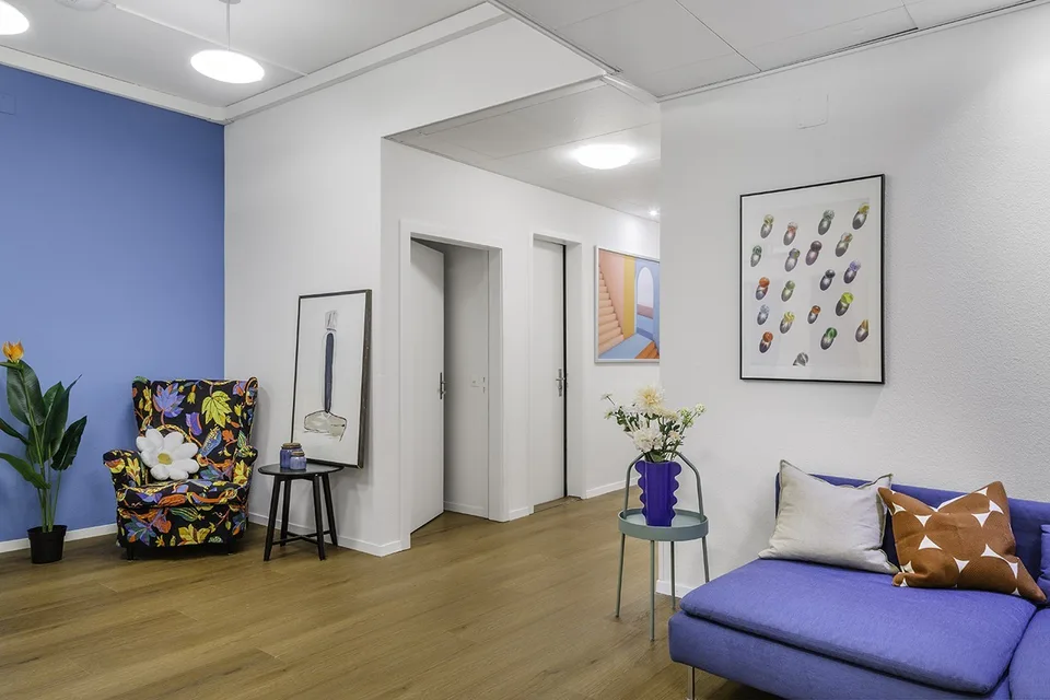 Attraktives WG-Zimmer mit Arbeitsplatz und viel Licht