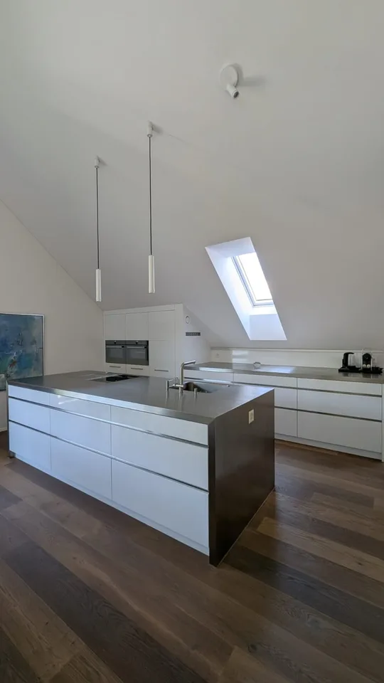 Moderne 4.5-Zimmer-Wohnung  | 5 m Raumhöhe |Galerie | Blick zur Lägern