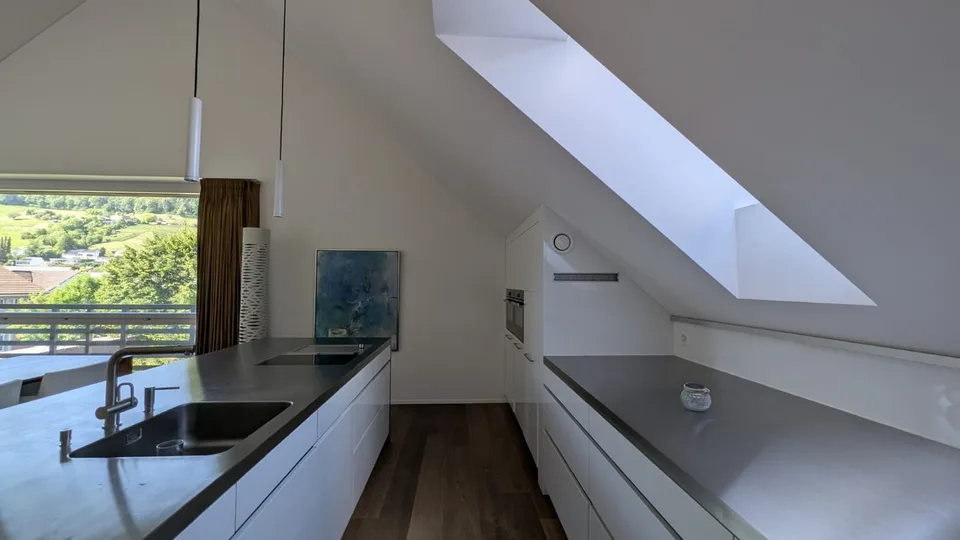 Moderne 4.5-Zimmer-Wohnung  | 5 m Raumhöhe |Galerie | Blick zur Lägern