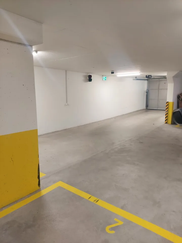 Zu vermieten Moto- oder E-Fahrzeug Einstellplatz in Höri