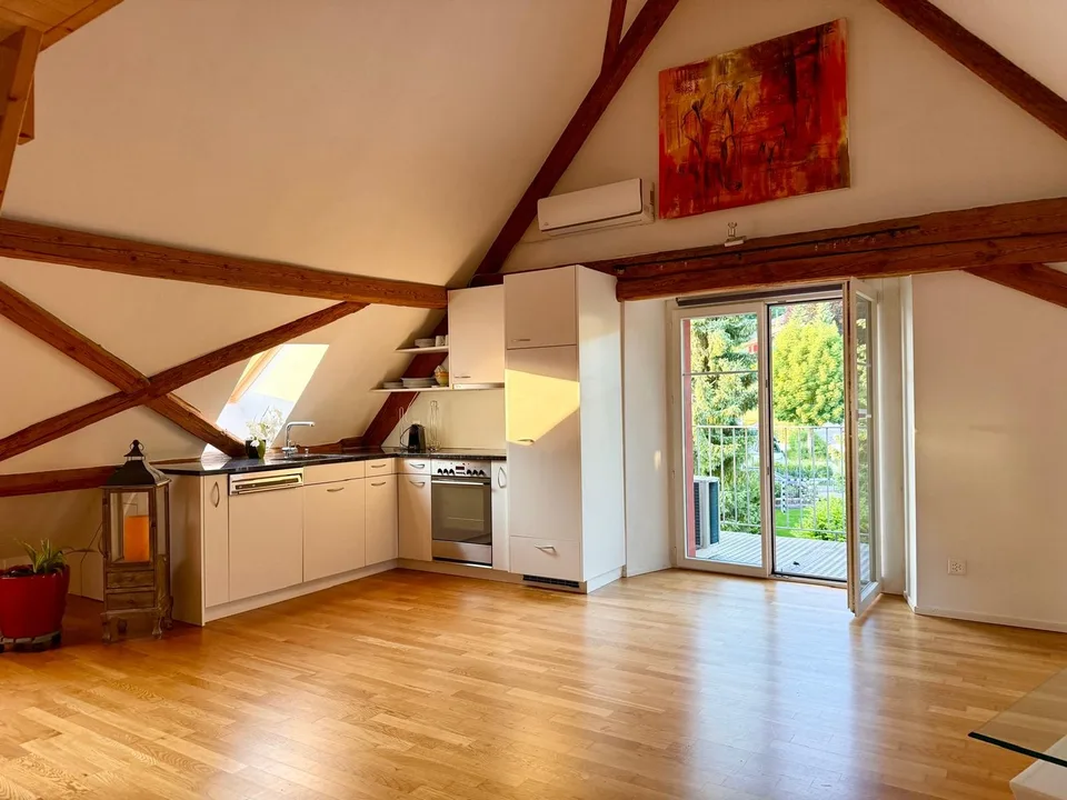 2.5 Zi Dachwohnung Maisonette Loft inkl Wifi und Parkplatz