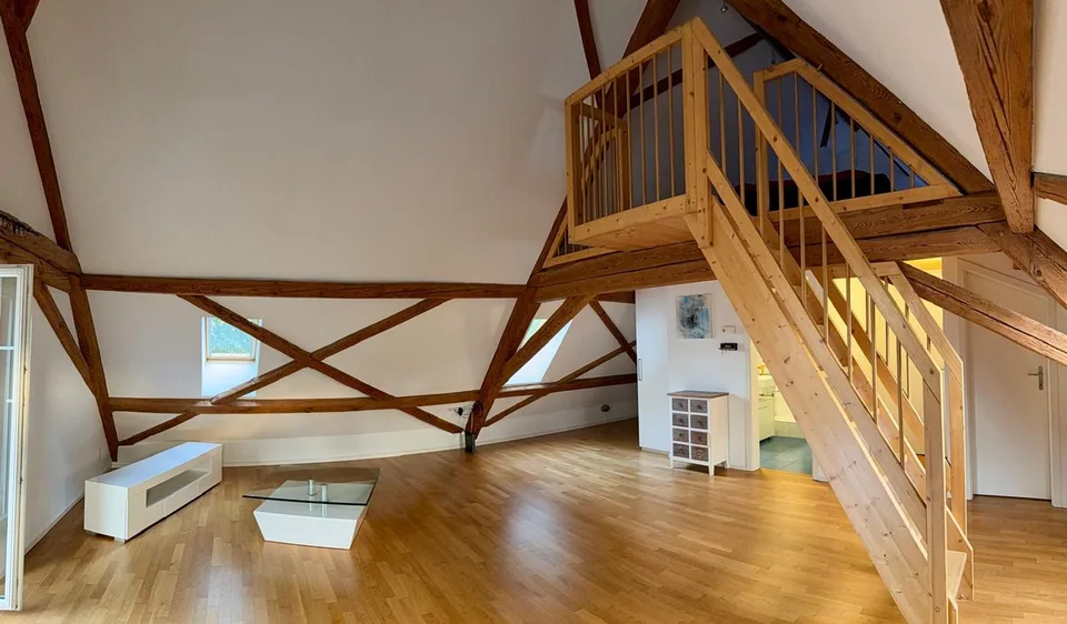 2.5 Zi Dachwohnung Maisonette Loft inkl Wifi und Parkplatz