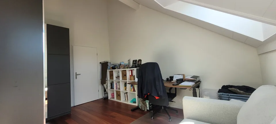 Helles WG-Zimmer in 4.5-Zimmer-Dachwohnung in ruhiger, grüner Umgebung