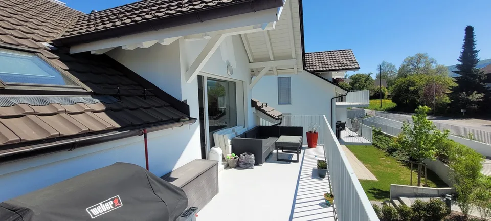 Helles WG-Zimmer in 4.5-Zimmer-Dachwohnung in ruhiger, grüner Umgebung