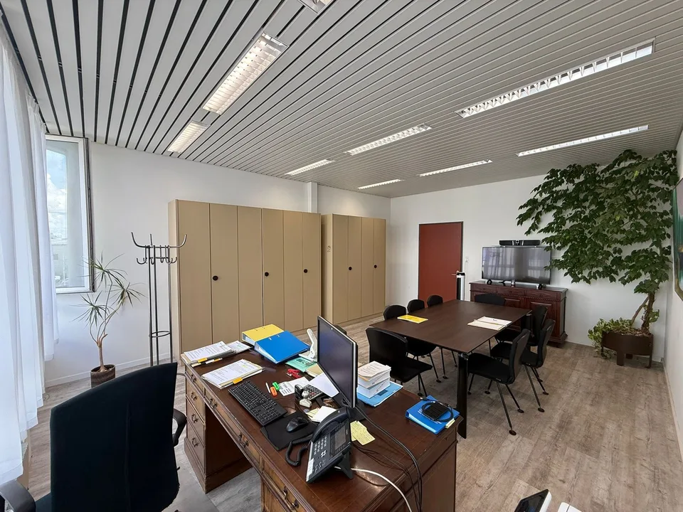 Helle Bürofläche an attraktiver Lage in Regensdorf