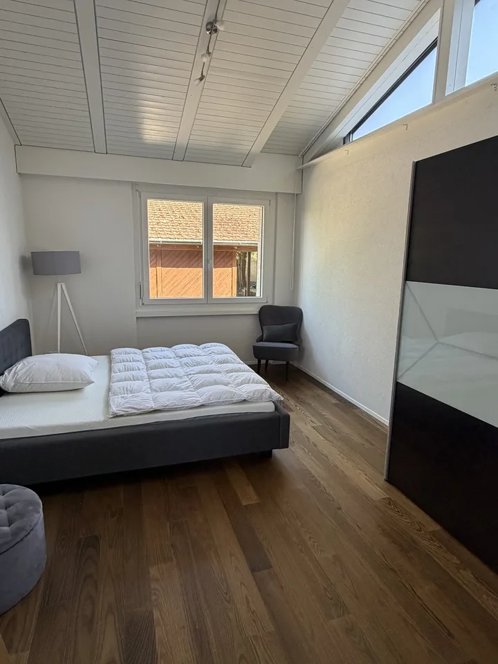 Lichtdurchflutete, möblierte 2-Zimmer-Wohnung mit eigenem Gartensitzplatz