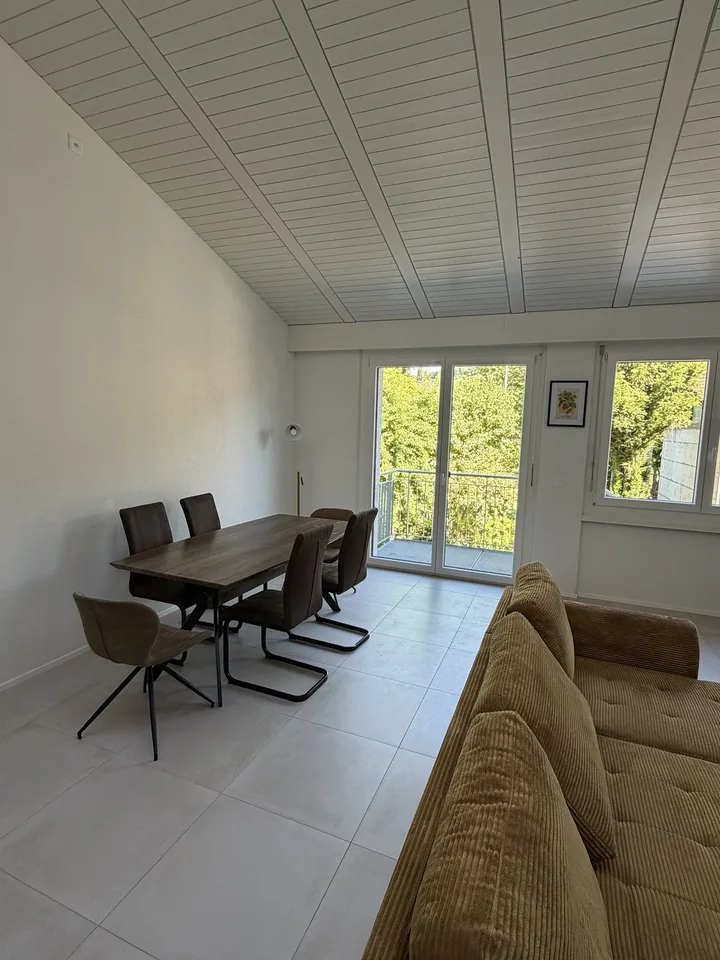 Lichtdurchflutete, möblierte 2-Zimmer-Wohnung mit eigenem Gartensitzplatz