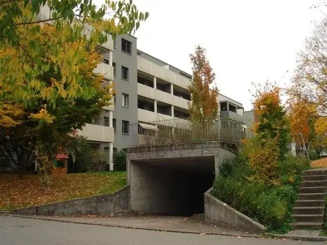 Einstellplätze nähe Bahnhof und Schwimmbad zu vermieten!