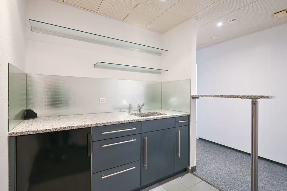 130 m2 - 1'100 m2 - Büroräumlichkeiten im Industriegebiet Täfern
