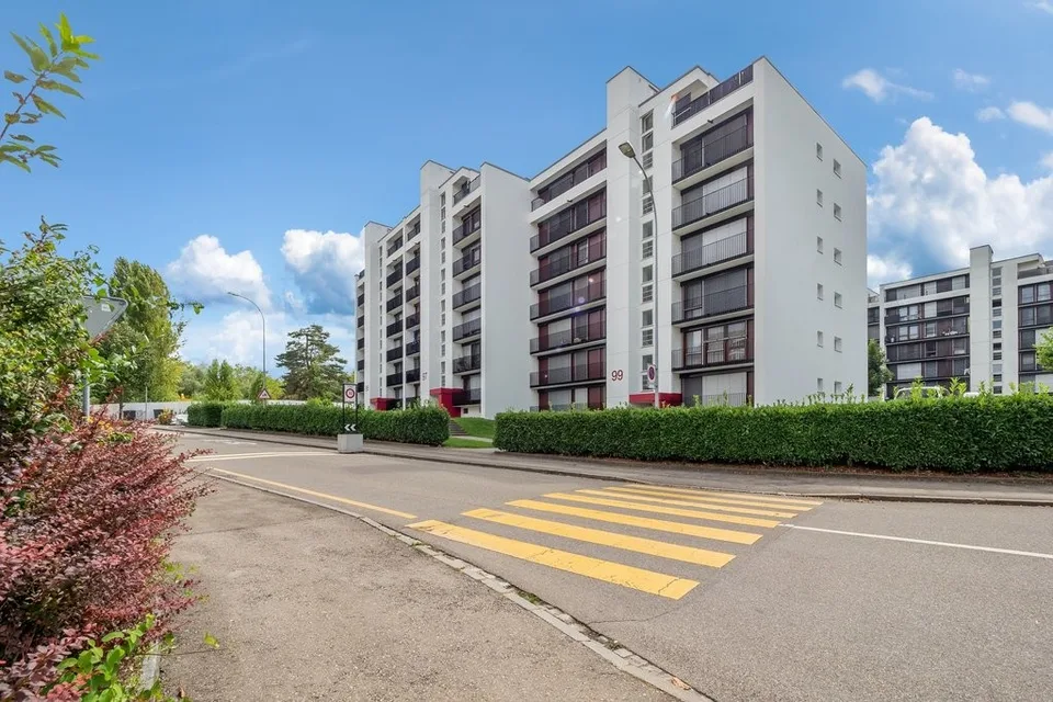 Motorradplätze an der Zürcher-/Hardstrasse in Neuenhof
