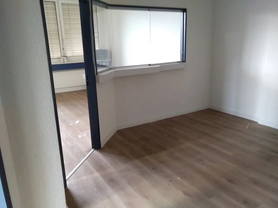 98m2 helle, moderne Büros, nähe Flughafen
