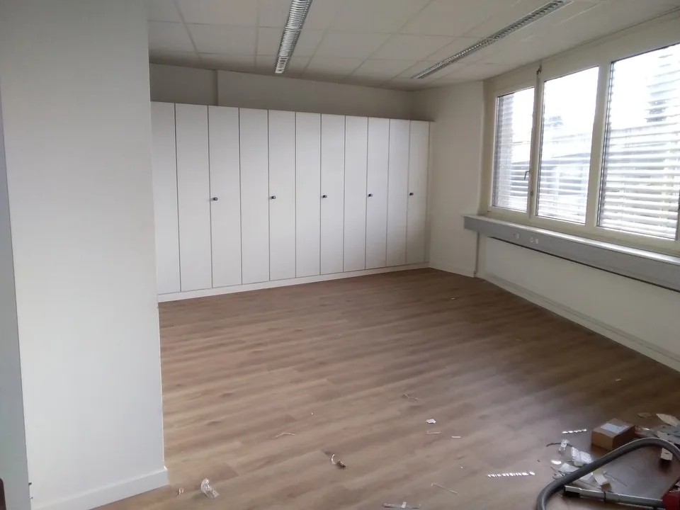 98m2 helle, moderne Büros, nähe Flughafen