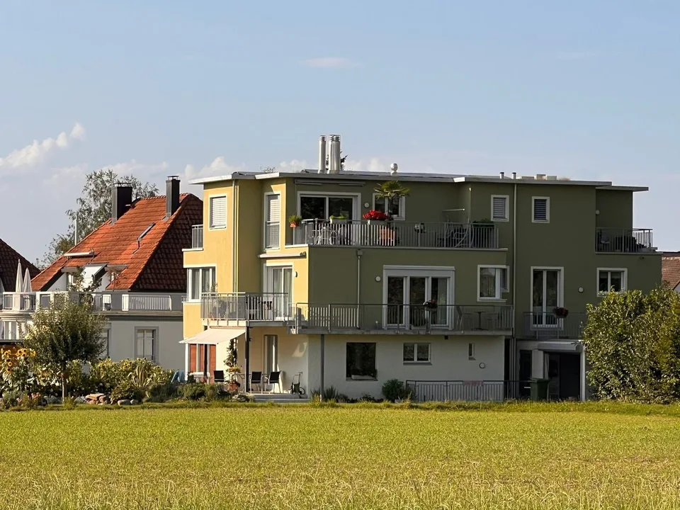 Attika 2.5 Zimmer möbliert befristet