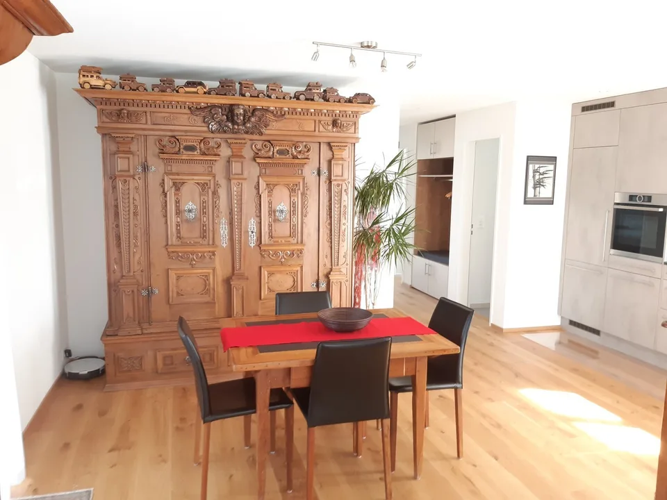 Attika 2.5 Zimmer möbliert befristet