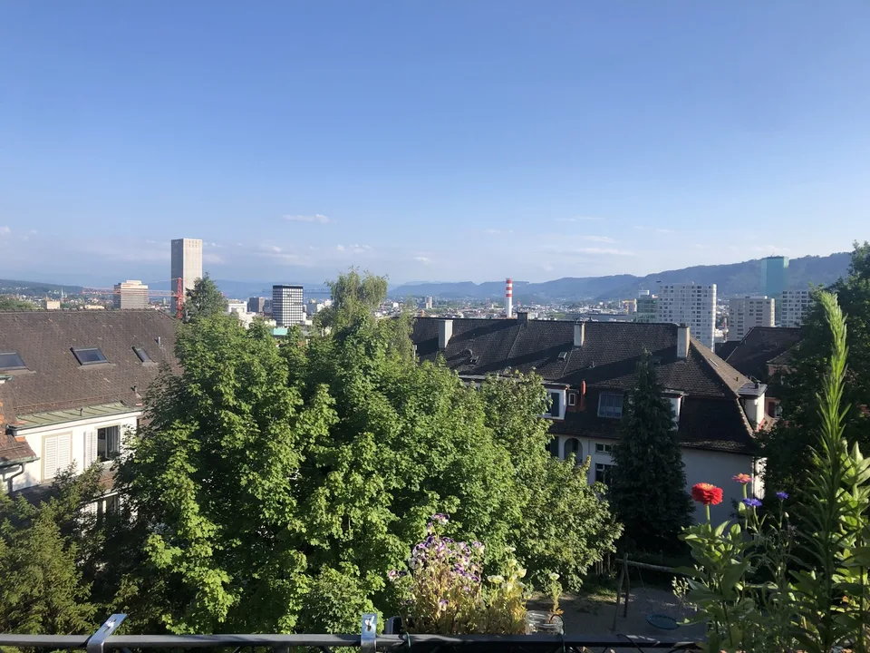Befristetes Zimmer in schöner DG-Wohnung (alleinige Nutzung)