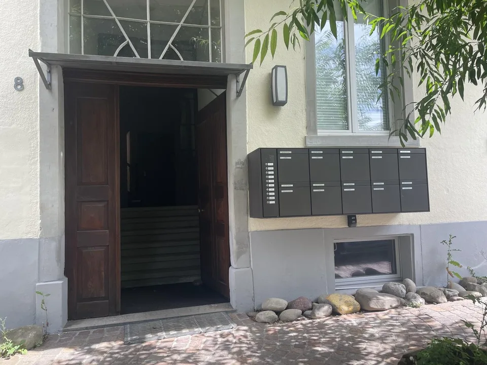 Heller Praxisraum in stilvollem Altbau – zentral in Uster