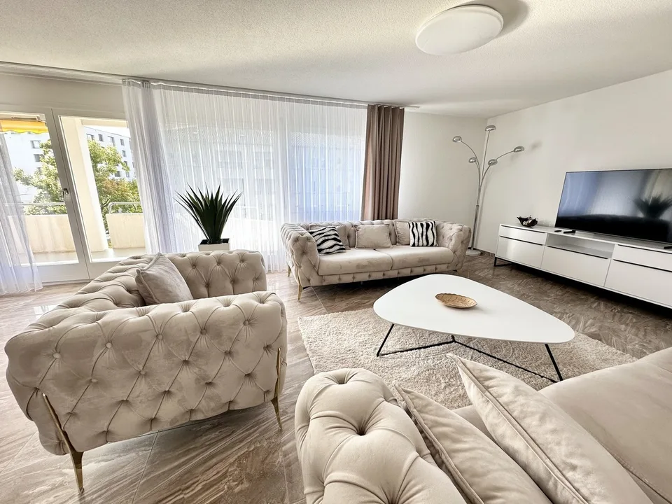 MydiHei Co-living: Furnished Room in an "All Girls" Flatshare