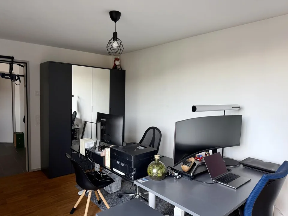 Gemütliche 3,5 Zimmer Wohnung, Möbliert + Tiefgarage