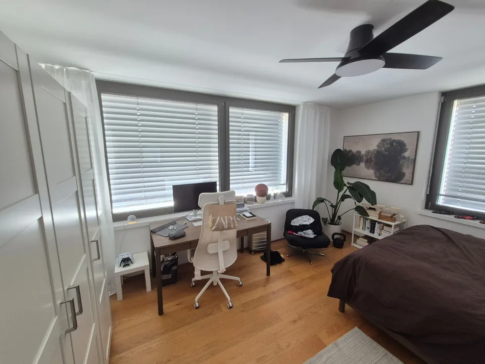 WG-Zimmer in großer Wohnung mit Dachterasse