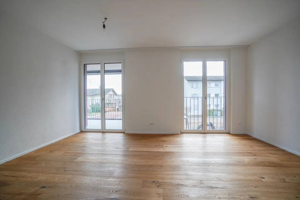 Helle 2.5-Zimmer-Attikawohnung mit verglastem Balkon und Bergsicht in Dietlikon