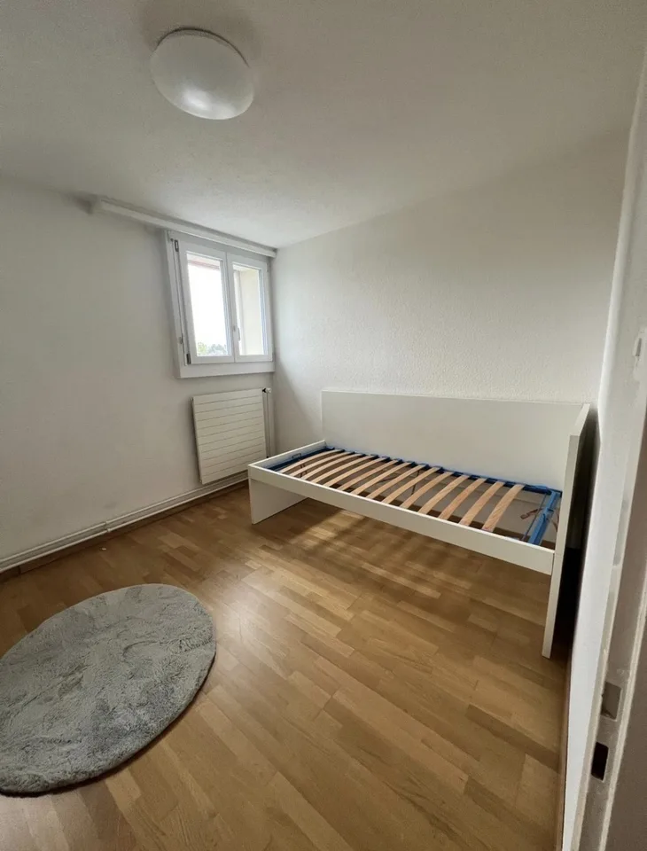 Cute Little Room Close to Airport