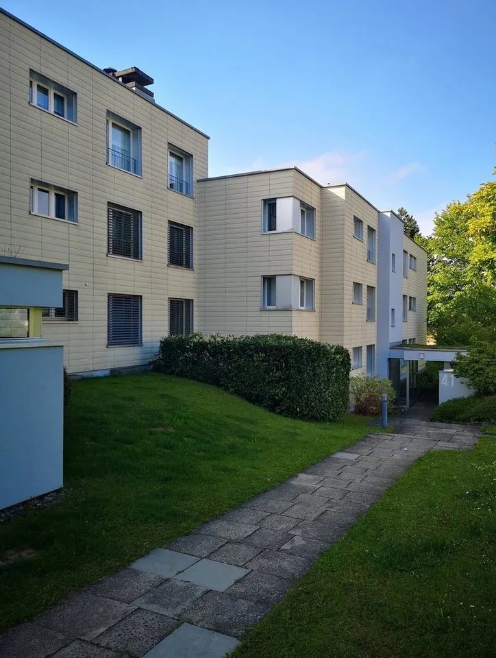 Einstellplatz ab sofort zu vermieten