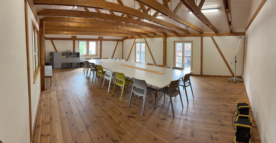 "helle Fabrikloft als Büro/Atelier" an ruhiger Lage von Riedikon (Nicht beheizt)