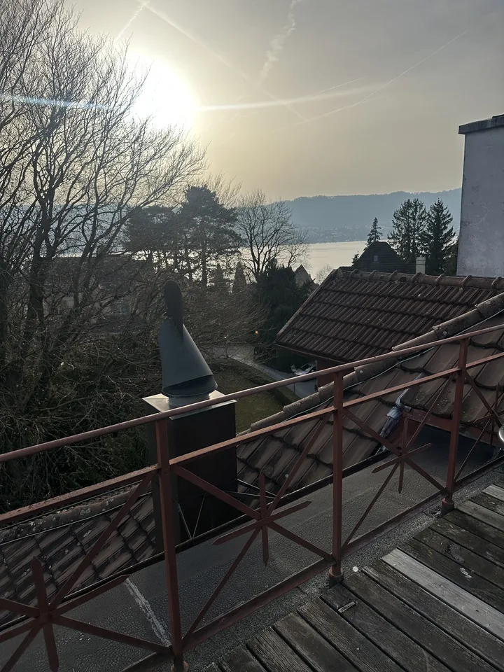 Grosse 2 stöckige Wohnung mit Seesicht in Toplage!