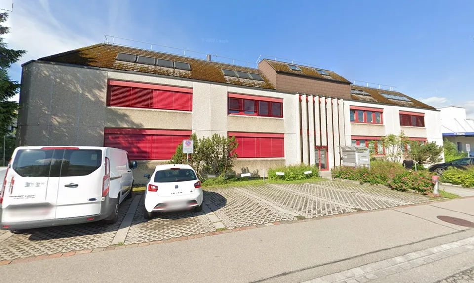Bürofläche von 144 m2 im Dachgeschoss mit Lagermöglichkeit und Parkplätzen