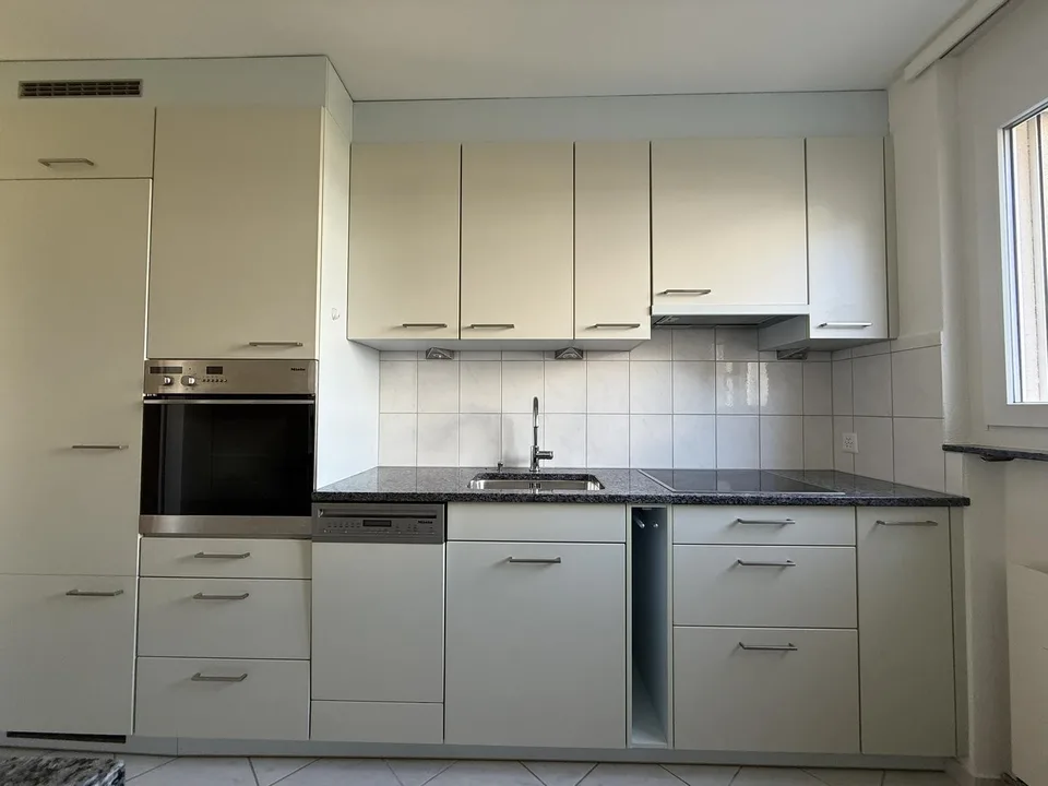 Charmantes 3.5-Zimmer-Bijou mit Loggia und Sauna in Ebmatingen