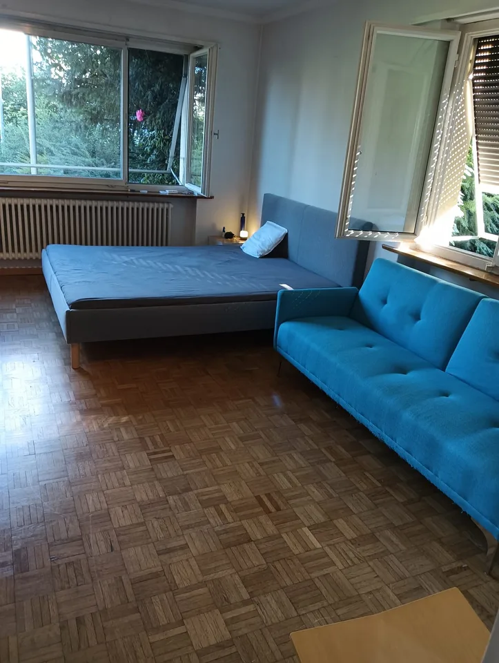 Fixed-term sublet only / Available from 8 to 30 August. Total rent for this period: CHF 1’211, including utilities. furnished 2-room apartment in Zürich 8046