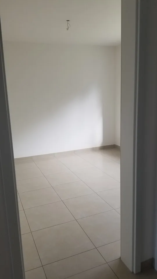 Helle 4.5-Zimmer-Wohnung mit Terrasse und Kamin in Russikon
