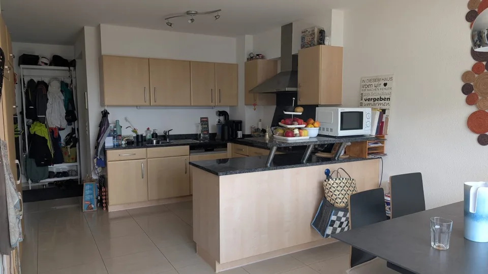 Helle 4.5-Zimmer-Wohnung mit Terrasse und Kamin in Russikon