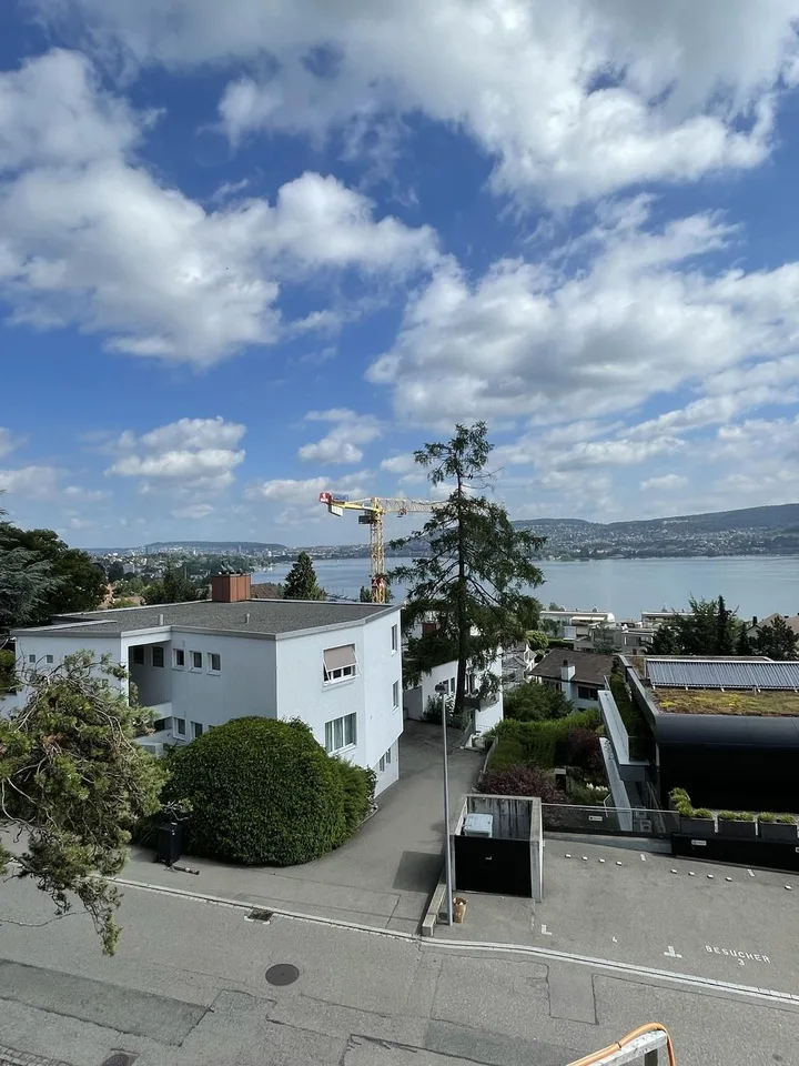 6.5 Zimmer Wohnung mit Seesicht, Garten und Balkon in Kilchberg ZH