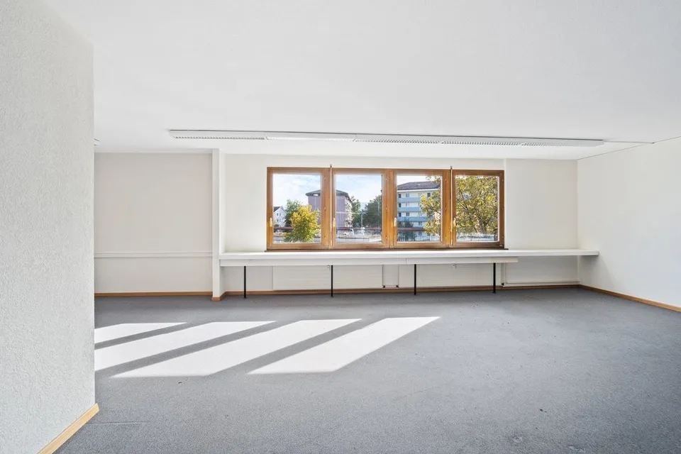 Büroräumlichkeiten im Herzen Schwerzenbach, Chimlimärt