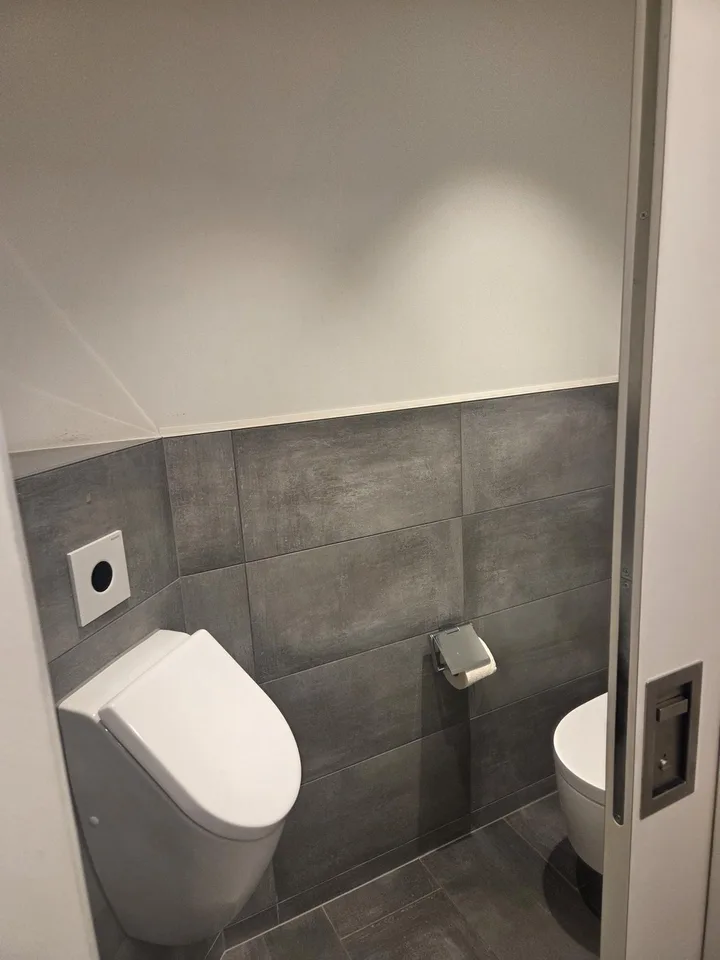 Helles 78-m²-Büro mit Sitzungszimmer – Lager und Parkplätze verfügbar