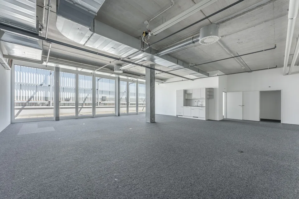 Büro mit sonniger Terrasse