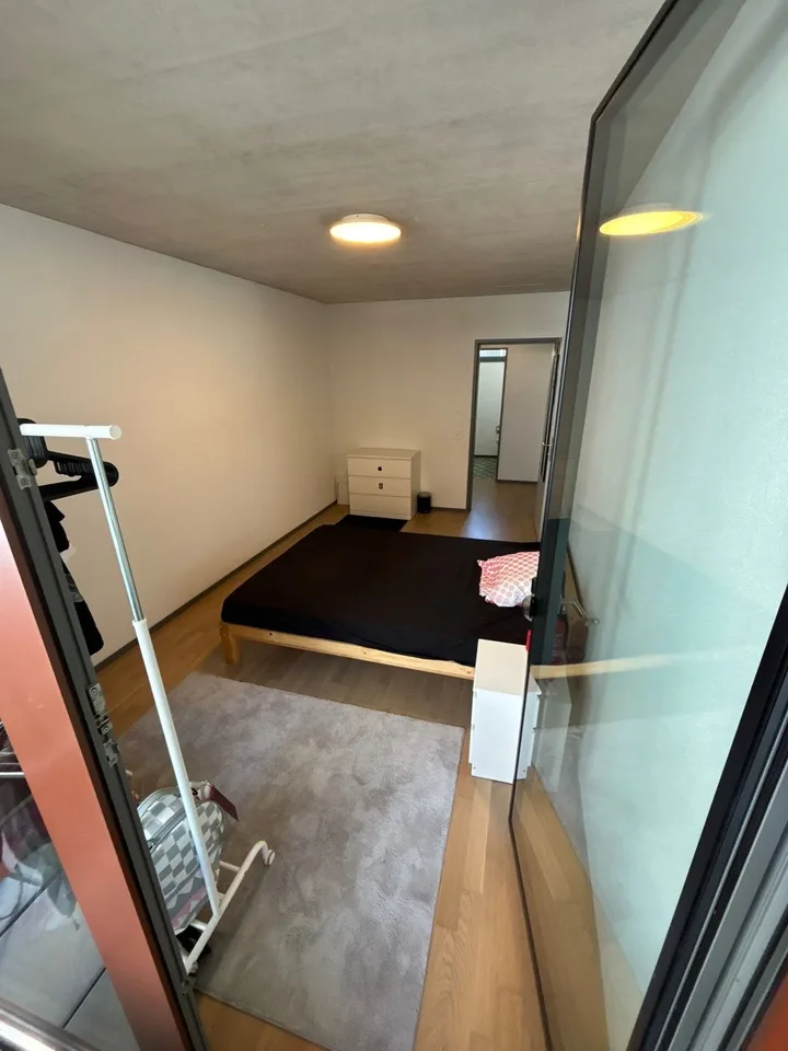 Modern Private Room with Private Bathroom | 4 min to Stettbach station